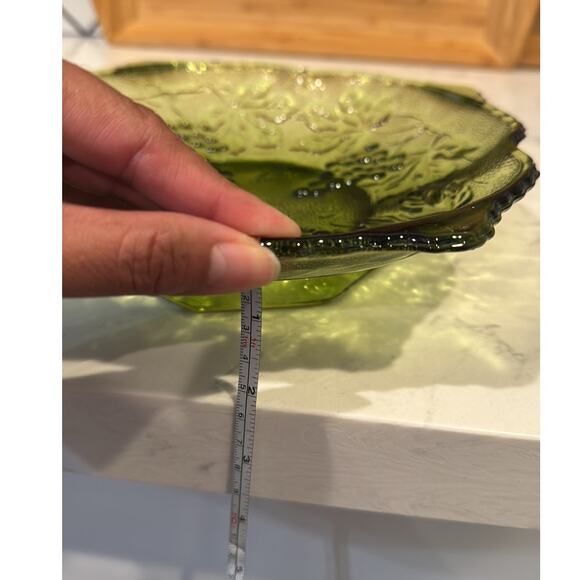 vintage Anchor Hocking green glass serving bowl raised grape leaf pattern - Picture 10 of 10